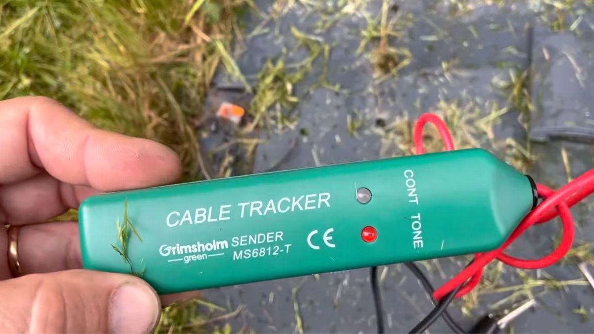 Een Kabelbreuk Detector Robotmaaier kan helpen bij het vinden van een kabelbreuk in de grond