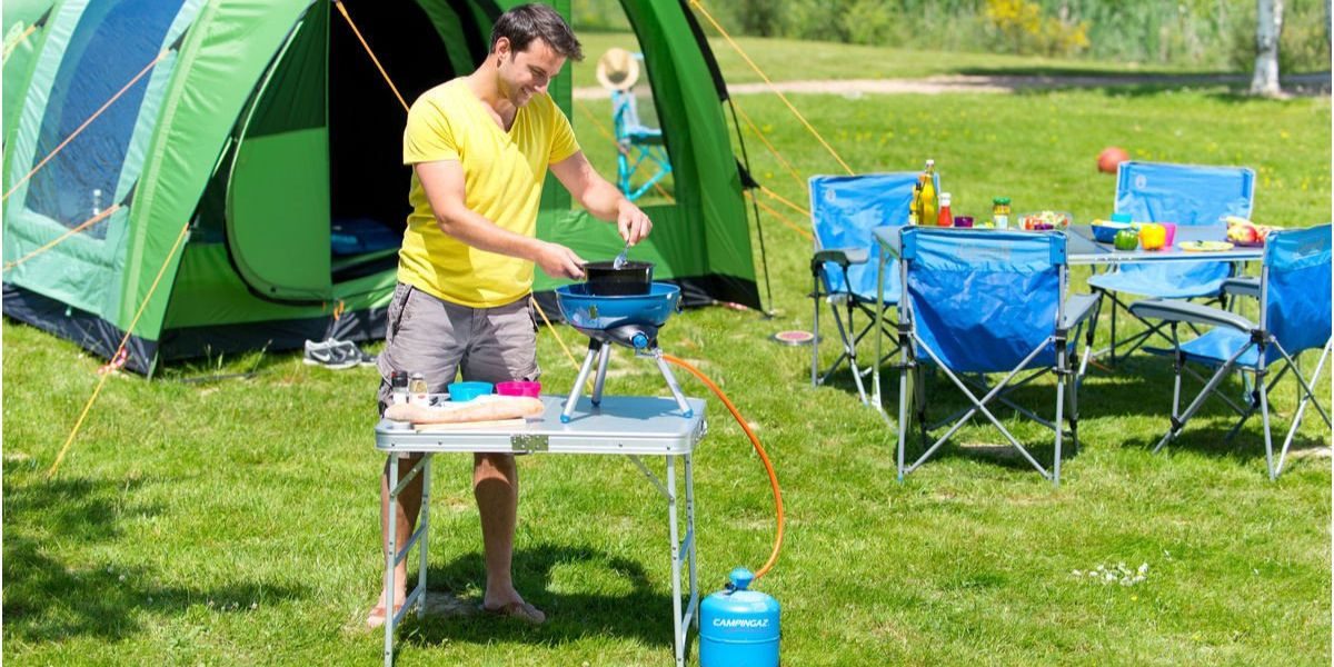 Dit is een foto waarin je de best gas camping bbq ziet: De Campingaz party grill 400